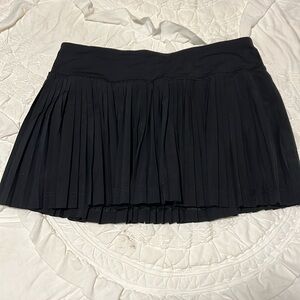 LULULEMON BLACK PLEATED TENNIS SKIRT